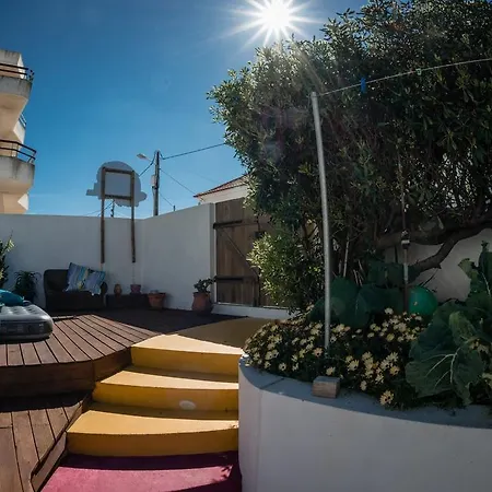 Native Surfhouse Praia da Lourinhã