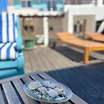 بيت شباب Native Surfhouse