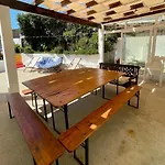 بيت شباب Native Surfhouse *