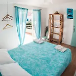 بيت شباب Native Surfhouse