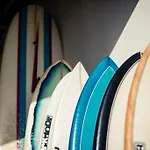 بيت شباب Native Surfhouse