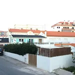 بيت شباب Native Surfhouse